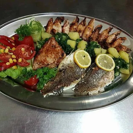 호텔 Royal 투즐라