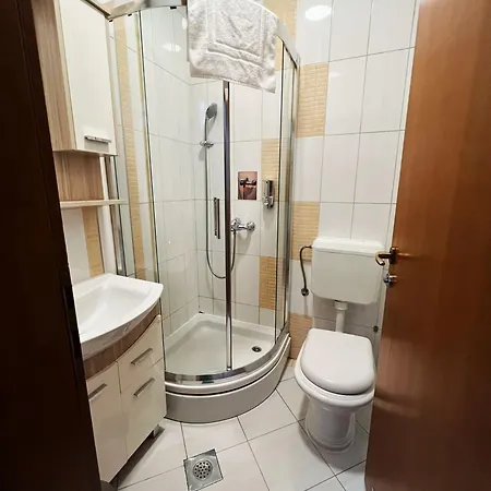 호텔 Royal 투즐라