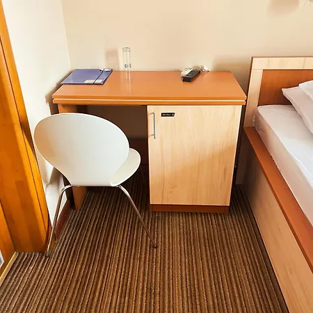 호텔 Royal 투즐라