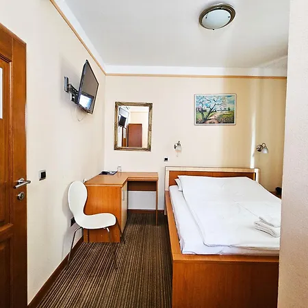 호텔 Royal 투즐라