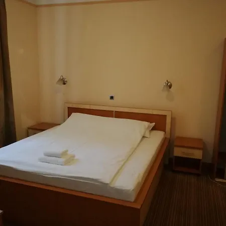 호텔 Royal 투즐라